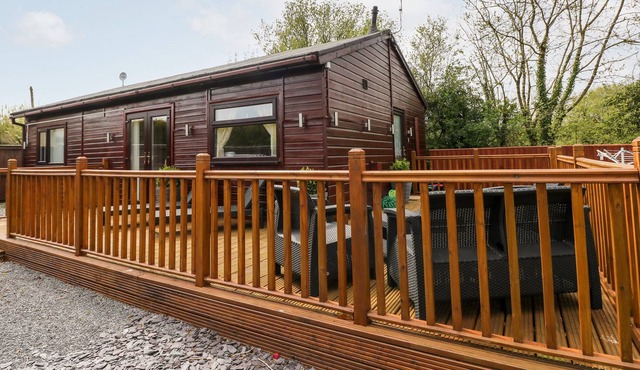CROFTY RETREAT, family friendly, with hot tub in Kilgetty