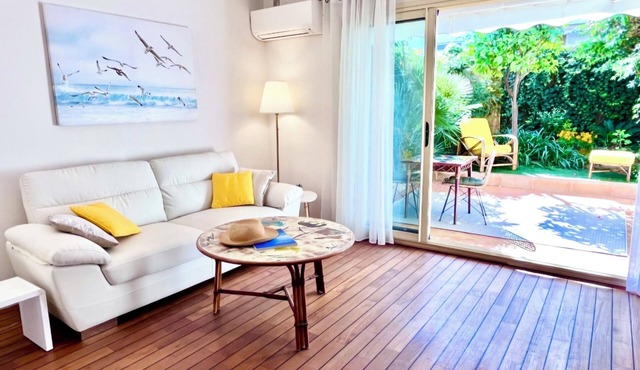 croisette/parking/elegant private garden cocoon