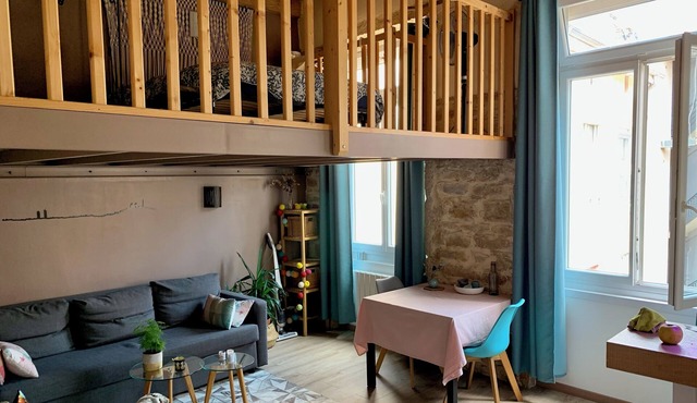 Croix Rousse Charmant Canut