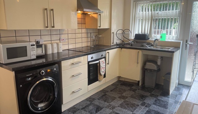 Crompton Haven. 4 Rooms 1min to Croxteth Hall & Country Park.14 min to Anfield.