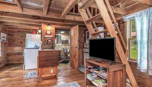 Crooked Creek - Rustic Cabin