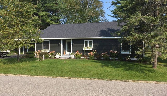 Crooked Lake Cottage - NEWLY RENOVATED - Great Sunsets & Boaters Paradise Await!
