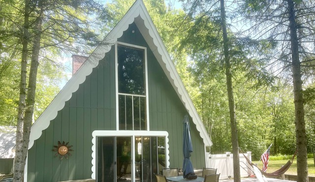Crooked River Cabin w/ Hot Tub!