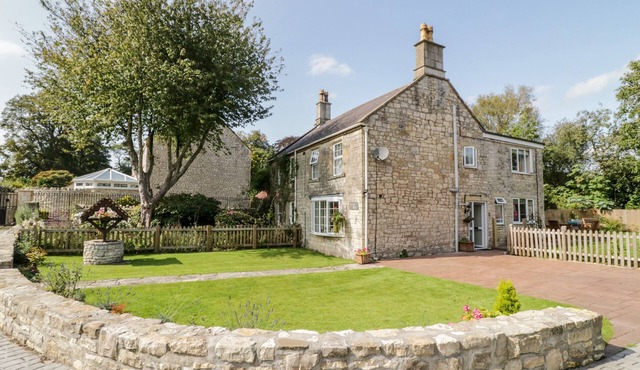 CROOKED WELL, family friendly, character holiday cottage in Timsbury