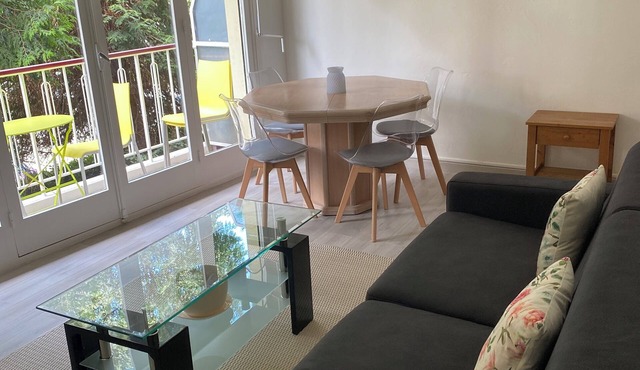 Cros de Cagnes-sur-Mer building facing the sea