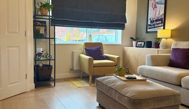 Crosby Calm: Modern 1-Bed Retreat for Solo Stays