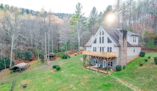 Cross Creek Retreat NC Mountains 2BR Cabin