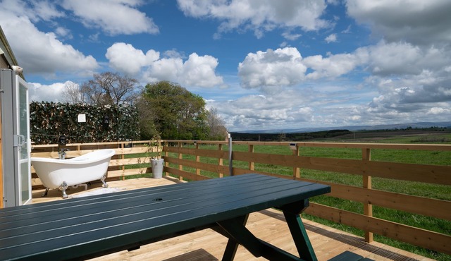 Cross Fell - Stunning views and an outdoor bath tub on the decking!