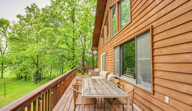 Cross Lake Retreat w/Dock, Deck & Paddleboards!