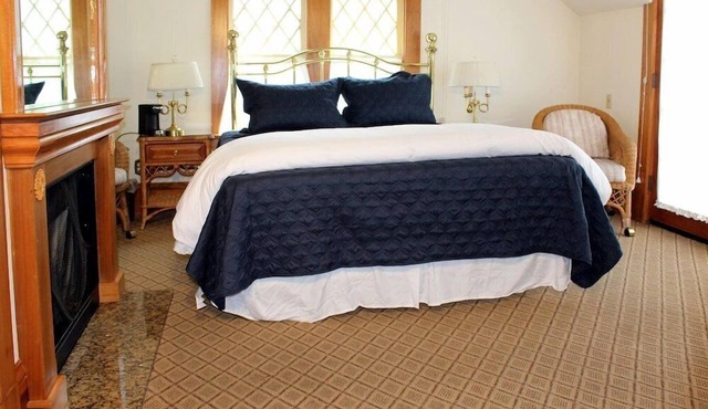 CROSS Ocean View from Balcony-RELAX-QUEEN BEDROOM