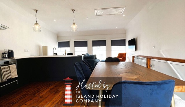 Cross Street Apartment