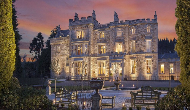 Crossbasket Castle Hotel & Restaurant