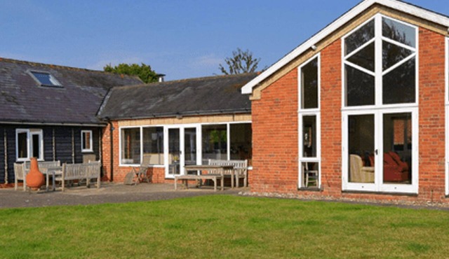 Crossing Cottage - sleeps 9 guests in 4 bedrooms