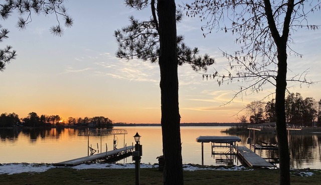 Crosslake Waterfront Bunkhouse - Beautiful Sunset Views & Sandbar in Cove!