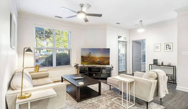 Crossroads 1BR With All Hardwood