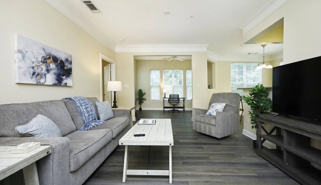 Crossroads 2BR with Sunroom