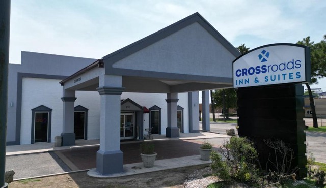 Crossroads Inn & Suites