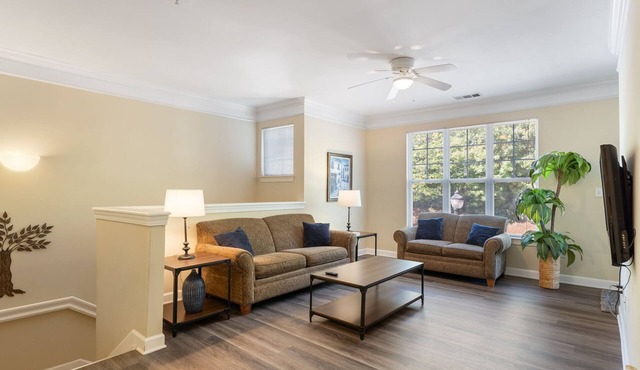 Crossroads Townhome 2BR with Garage 1