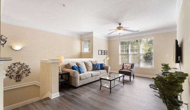 Crossroads Townhome 2BR with Garage 2