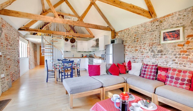 Crossways Barn - Two Bedroom House, Sleeps 4