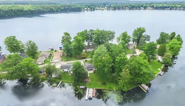 Croton Cottage on all sports lake!
