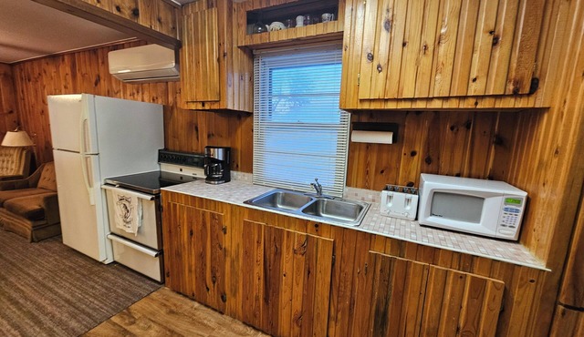 Crow Crest Lodge Resort #10 Northern Adventure, Stunning Sunsets, Family Getaway
