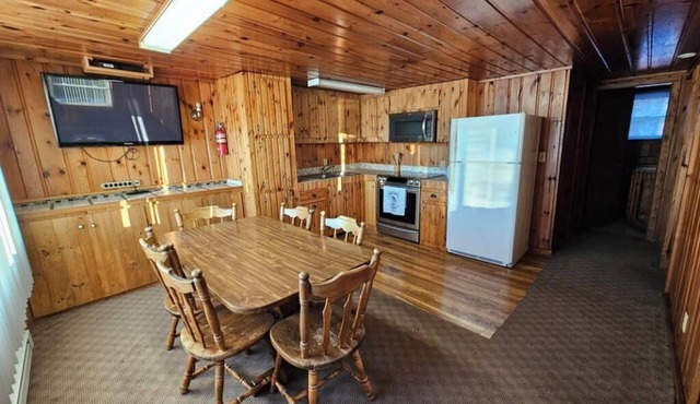 Crow Crest Lodge Resort #3 Waters Edge, Stunning Sunsets, Family Getaway