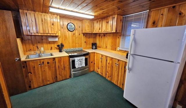 Crow Crest Lodge Resort #4 Water Edge, Stunning Sunsets, Family Getaway