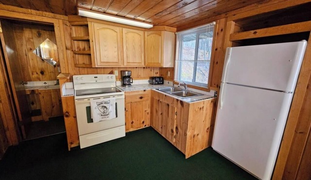 Crow Crest Lodge Resort #7 Waters Edge, Stunning Sunsets, Family Getaway
