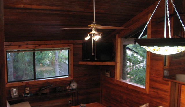 Crow's Nest Cabin on Piper Lane