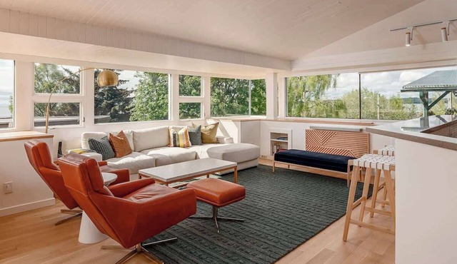 Crow's Nest Condo 3BR Downtown