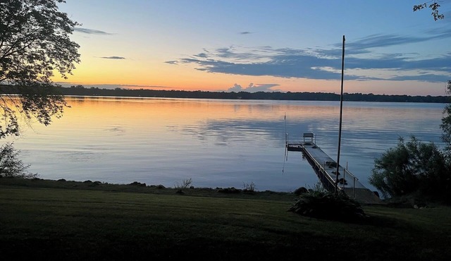 Crow Wing Lakefront Cabin with Stunning Views, Perfect for All Seasons!