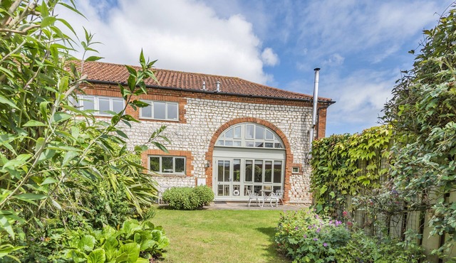 Crowberry Barn - sleeps 6 guests in 3 bedrooms