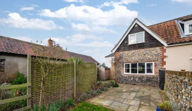 Crowfoot's Cottage - Two Bedroom House, Sleeps 4