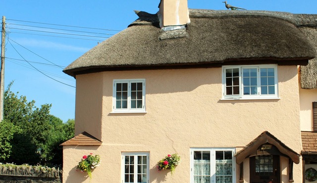 Crown Cottage is a picture postcard thatched, self catering holiday cottage