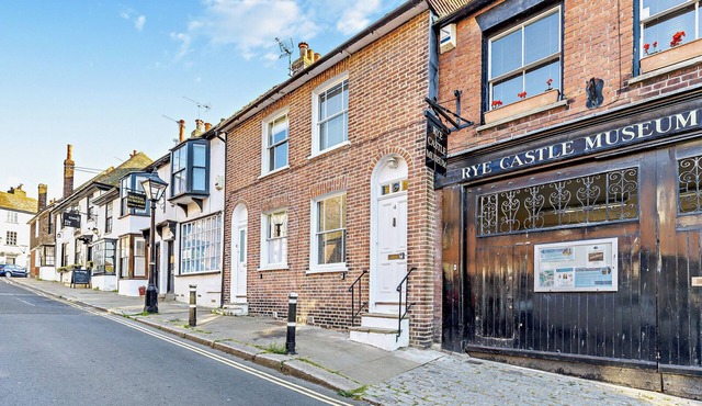 Crown Cottage - Rye - Two Bedroom House, Sleeps 4