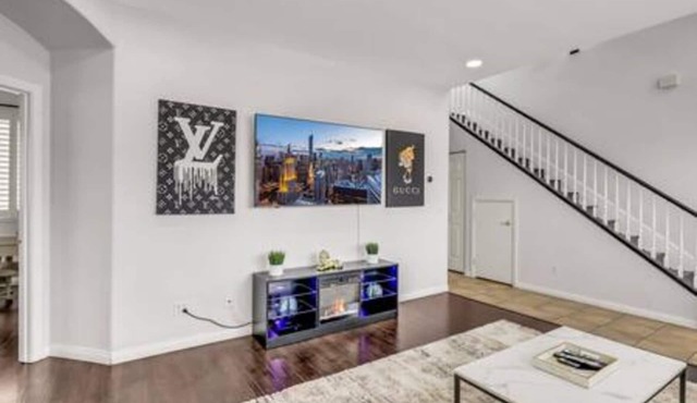 Crown Cove · Designer House w/Heated Pool