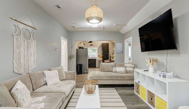 Crown House- Cozy 3BR ☀King Bed☀ Walking Trail
