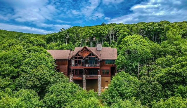 Crown Jewel - 6BR/5BA Luxury Home w/Views Near West Jefferson & Boone