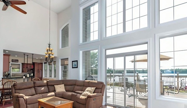 Crown Jewel of Lower Beverly Lake-The luxurious private and spacious lake house