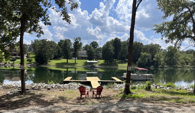 Crown Lake Retreat, Beautiful Lakefront Home