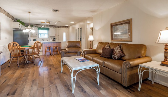 Crown Resorts Lake Tansi East 2 Bedroom, 2 Bath Condo w/ 1 Queen, 2 Twin Beds