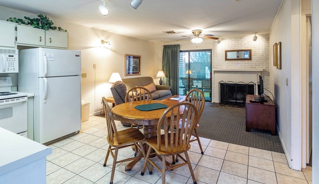 Crown Resorts Lake Tansi East 1BR Condo w/ 1 Queen