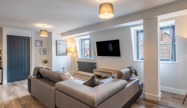 Crown Street Apartments - 7C, Town Centre