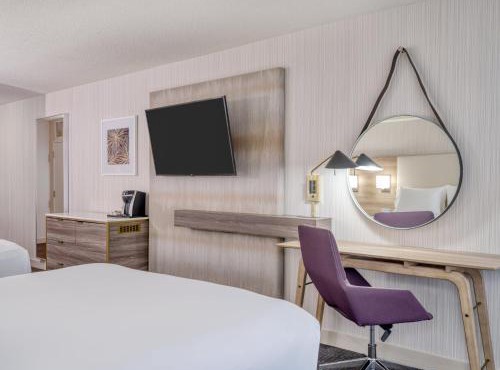 Crowne Plaza Indianapolis-Airport by IHG