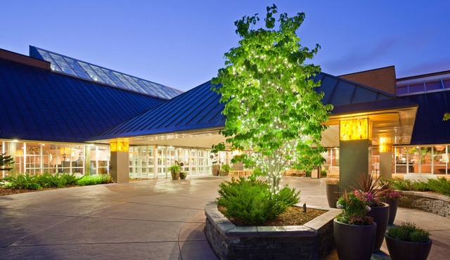 Crowne Plaza Minneapolis West by IHG