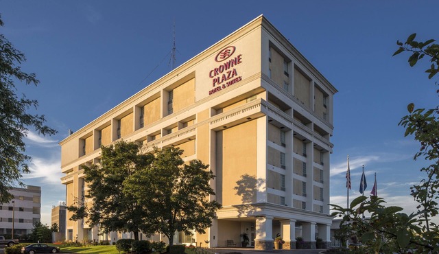 Crowne Plaza Suites Pittsburgh South, an IHG Hotel
