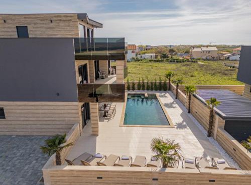 CROWONDER Villa Travera 2 with Heated Swimming Pool - CROWONDER LUXURY RENT