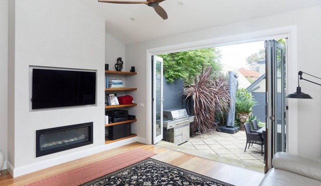 Crows Nest - ER125 - Ernest Street - Stylish 3BR Home with Garden Garage Steps from Crows Nest Dining