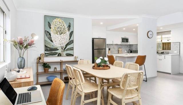 Crows Nest - ER138 - Ernest Street - Stylish townhouse, spacious layout, walk to shops and transport.